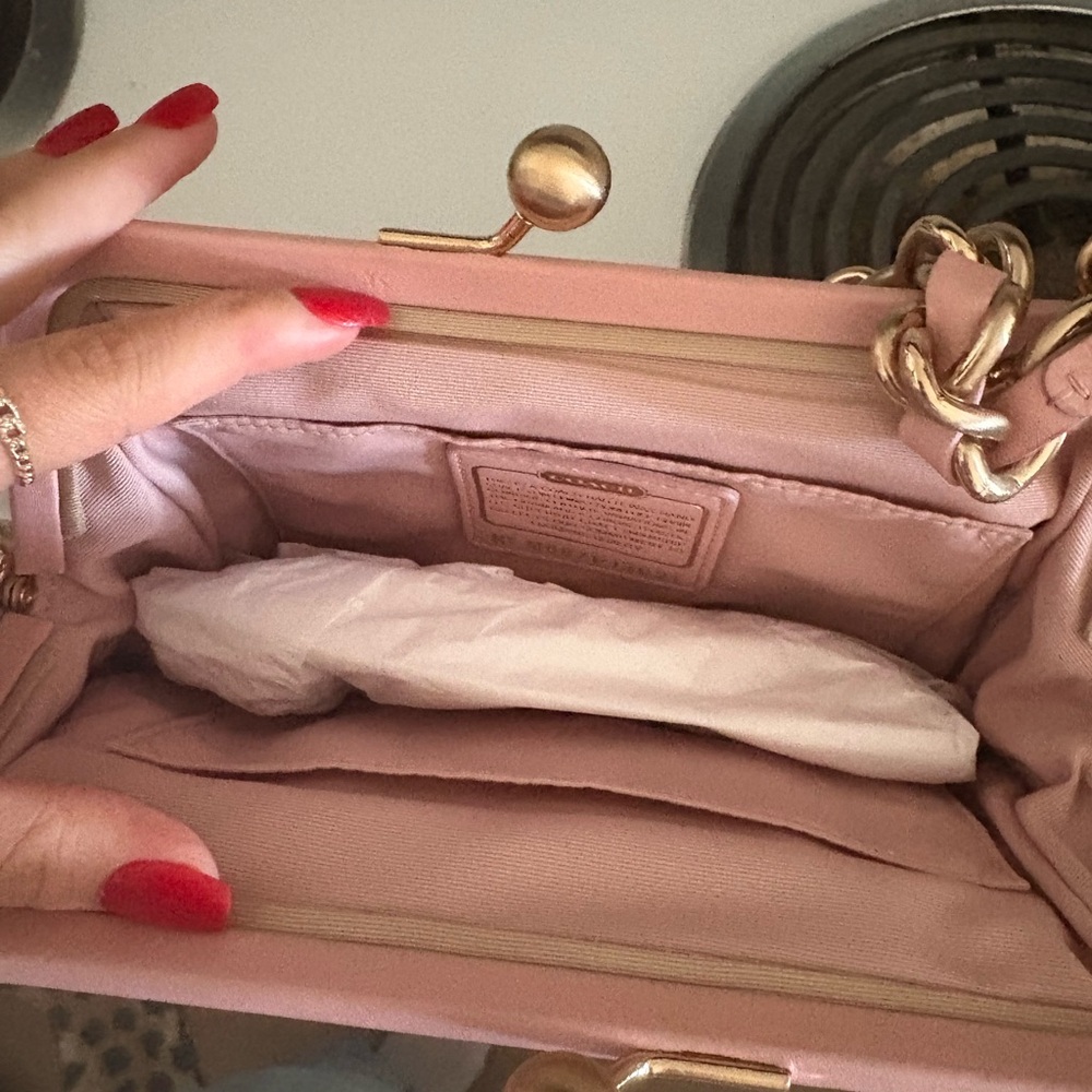 COACH PARKER PINK PEARL KISSLOCK
BAG 13621 AUTHENTIC- COLLECTER PURSE - Picture 3 of 5